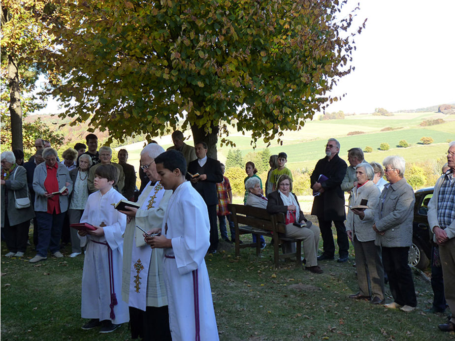 Einweihung der sieben Fußfälle im Oktober 2012 (Foto: Karl-Franz Thiede)